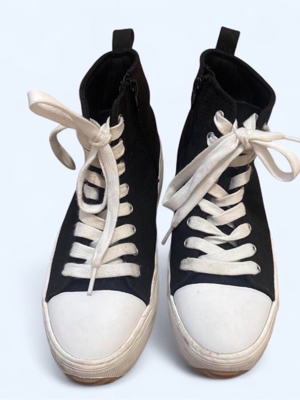 Classic High-Top chunky Canvas Sneakers in Black and White